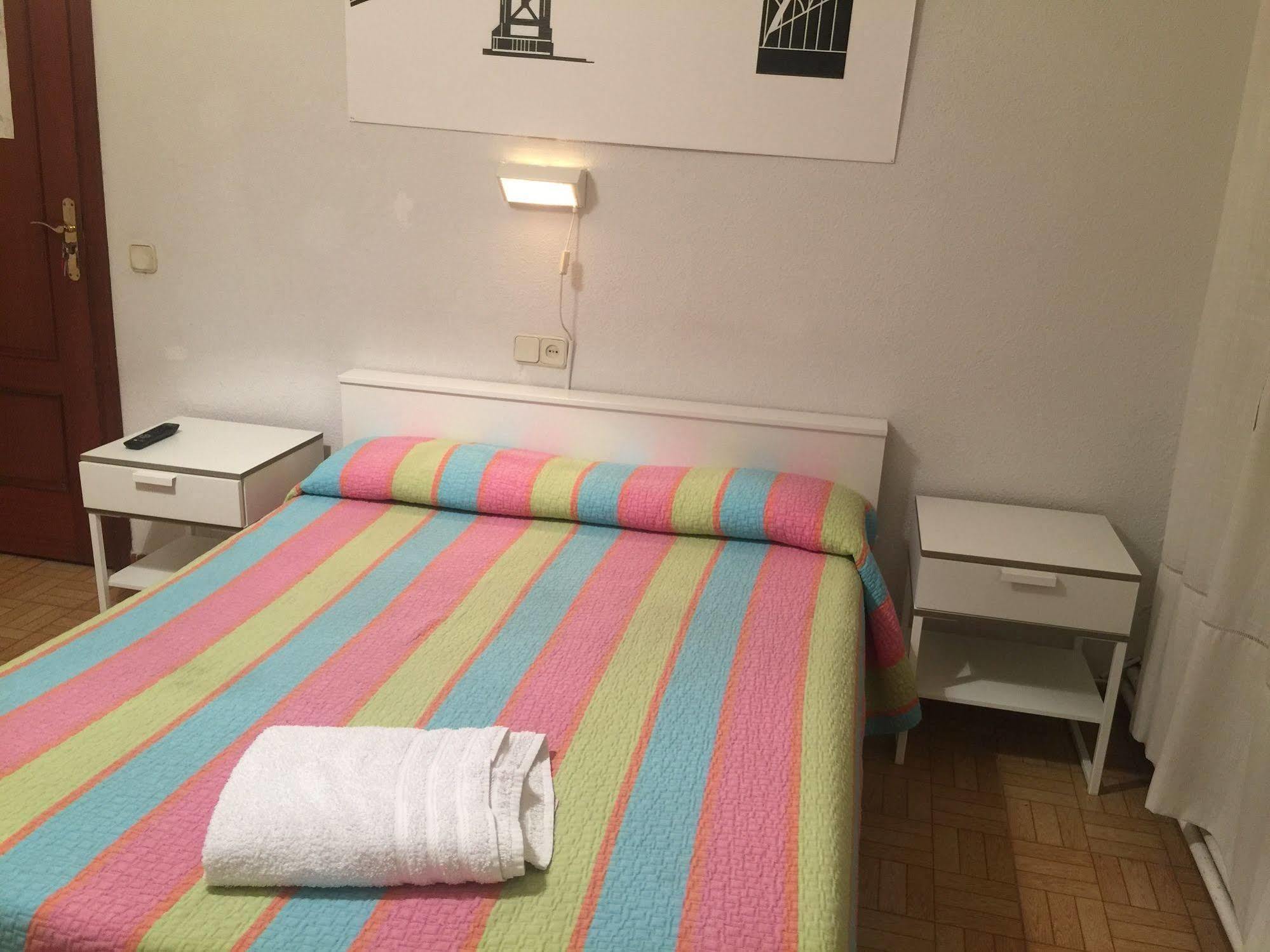 Hostal Murcia Madrid Eksteriør billede